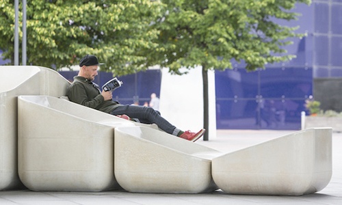 Новости - Уличные кресла из бетона для жителей Лондона